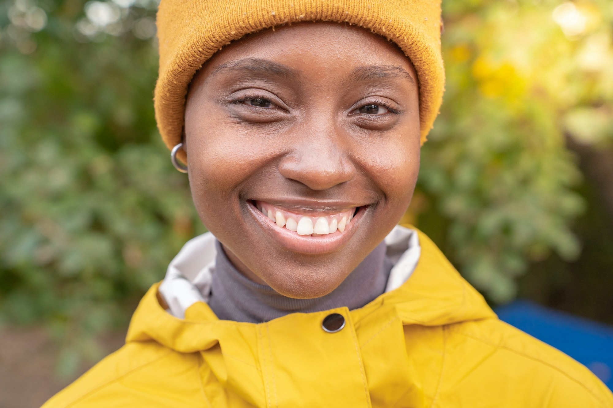 Portrait of african american woman smiling at nature - Pleased black girl in love with life